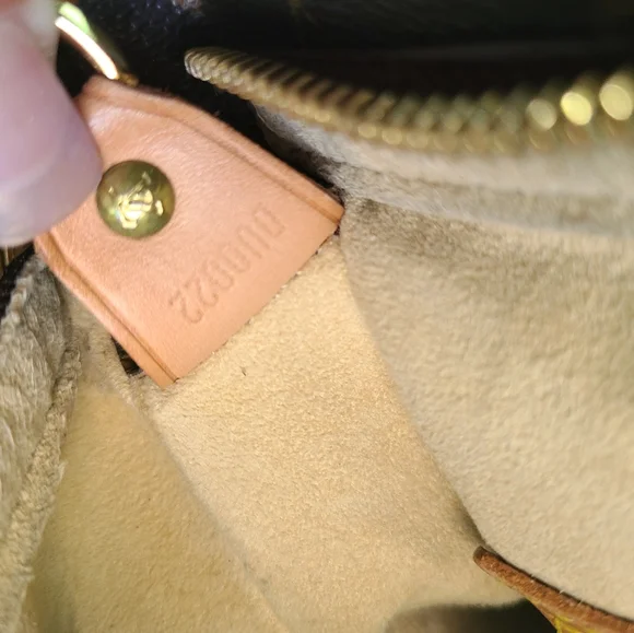 Louis Vuitton GM Looping Bag - Picture 7 of 16